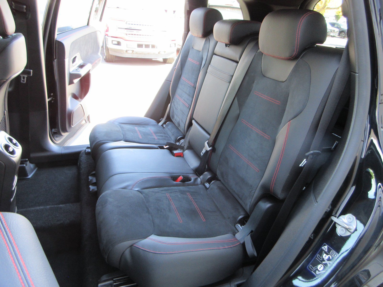 Used 2022 Mercedes-Benz GLB 250 4MATIC image 23