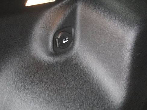 Used 2023 Jeep Cherokee Altitude Lux image 6