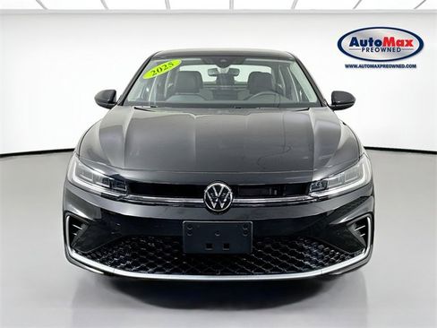Used 2025 Volkswagen Jetta SE w/ Black Wheel Package image 7