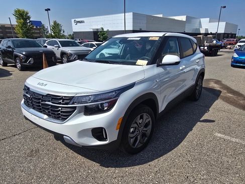 Used 2026 Kia Seltos LX AWD/4WD image 1