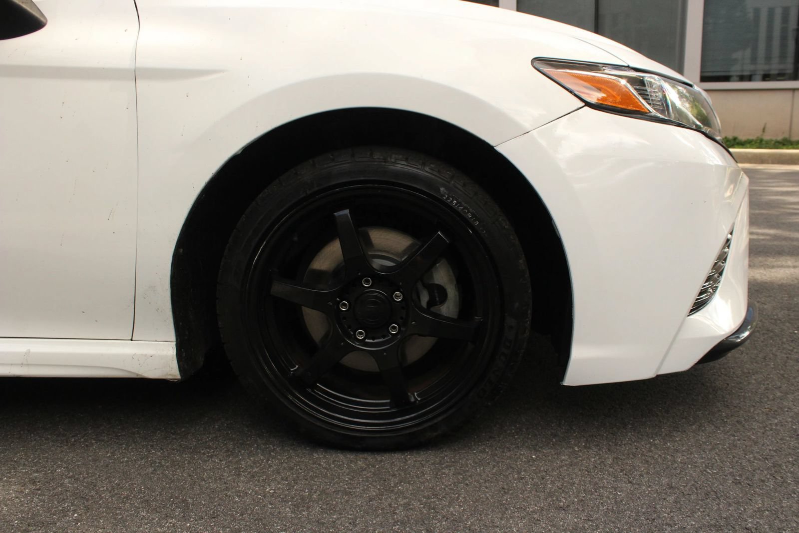 Used 2019 Toyota Camry SE FWD image 4