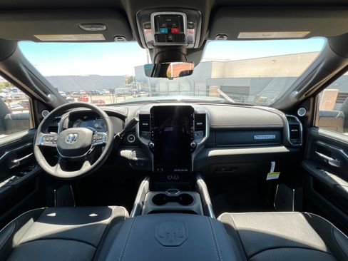 New 2026 RAM 2500 Laramie AWD/4WD image 9