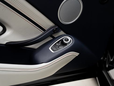 Used 2023 Aston Martin V8 Vantage Coupe RWD image 52