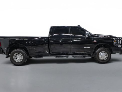 Used 2026 RAM 3500 Laramie AWD/4WD image 5