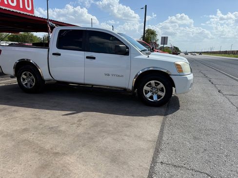 Used 2005 Nissan Titan XE image 3