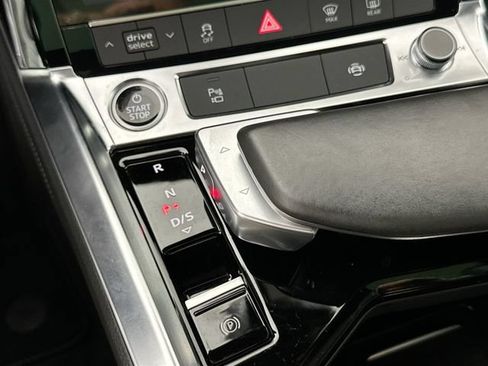 Used 2022 Audi e-tron Premium w/ Convenience Plus Package AWD/4WD image 16