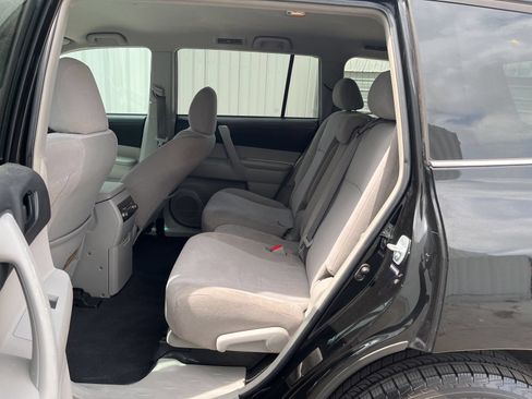 Used 2013 Toyota Highlander FWD image 12