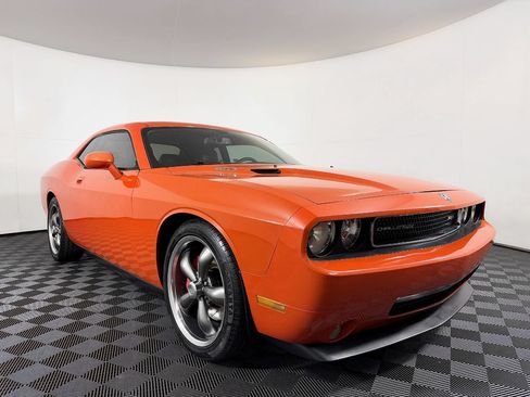 Used 2009 Dodge Challenger SRT8 w/ SRT Option Group II RWD image 6