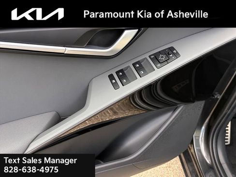 New 2025 Kia Niro EX Touring image 26