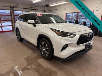 Used 2022 Toyota Highlander XLE video 1