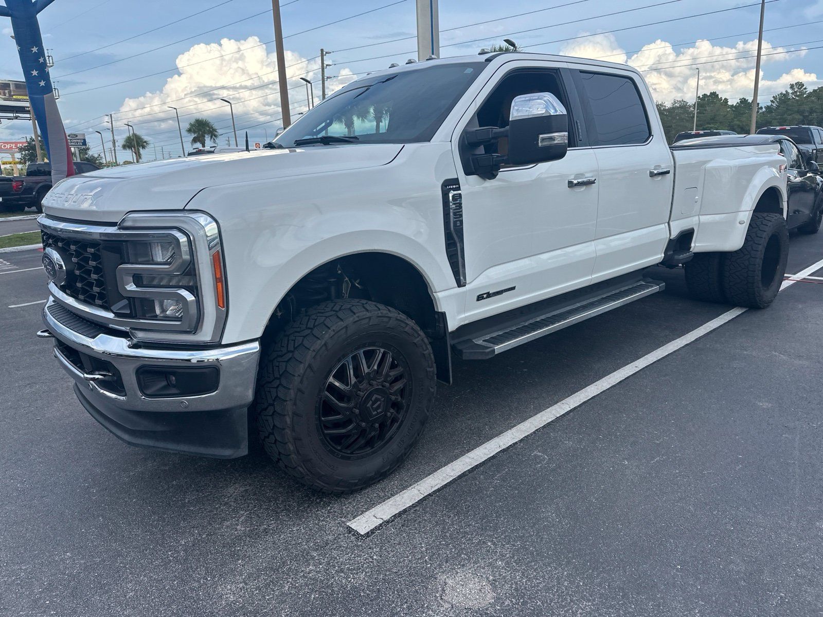 Used 2023 Ford F350 Lariat w/ Tow Technology Package AWD/4WD image 2