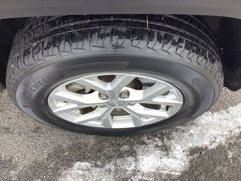 Certified 2023 Jeep Grand Cherokee Limited image 10