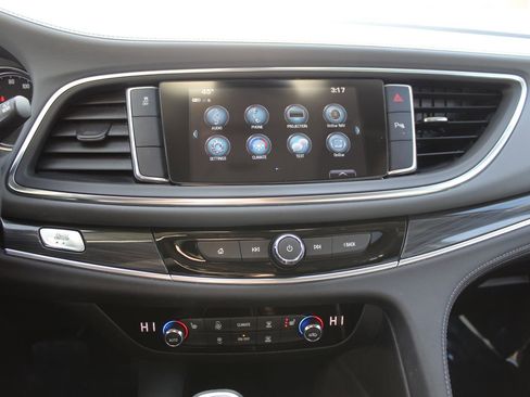 Used 2019 Buick Enclave Essence image 18