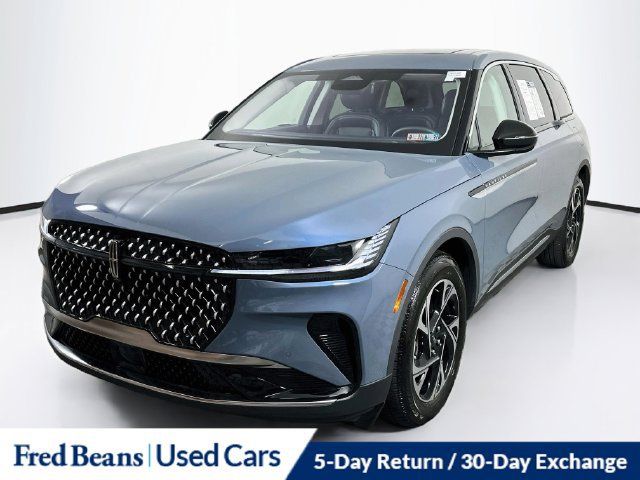 Used 2026 Lincoln Nautilus Premier w/ Equipment Group 102A AWD/4WD image 3