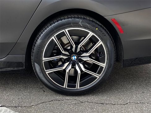Certified 2023 BMW 760i xDrive w/ Parking Assistance Package image 9