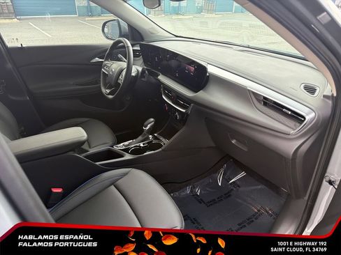Used 2025 Buick Encore GX Sport Touring w/ Advanced Technology Package FWD image 32