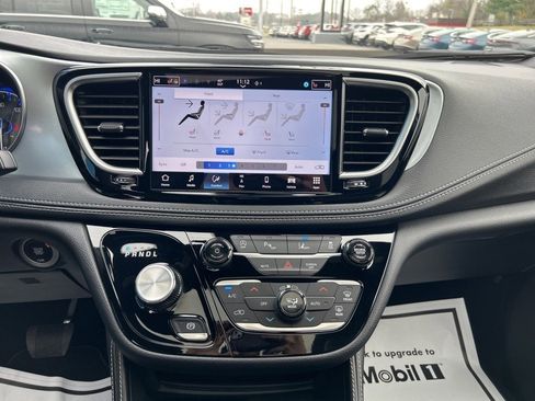 New 2026 Chrysler Pacifica Limited w/ S Appearance Package image 25