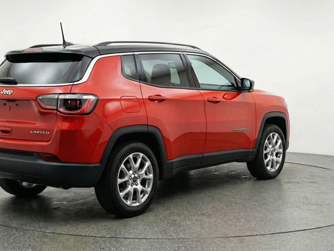 Used 2025 Jeep Compass Limited AWD/4WD image 9