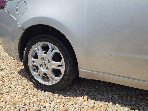 Used 2009 Ford Focus SE FWD image 19
