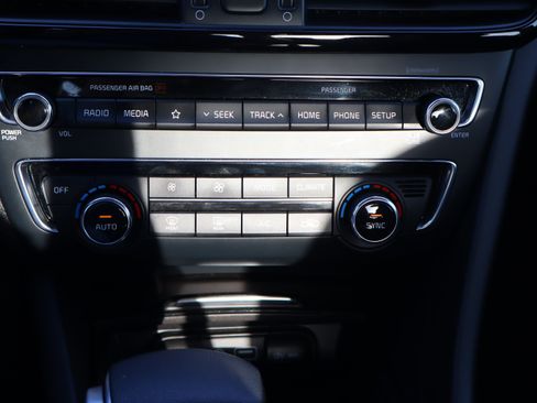 Used 2019 Kia Optima S FWD image 27