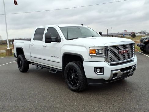 Used 2015 GMC Sierra 2500 Denali image 3