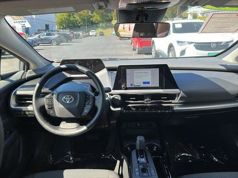 Certified 2025 Toyota Prius LE FWD image 17