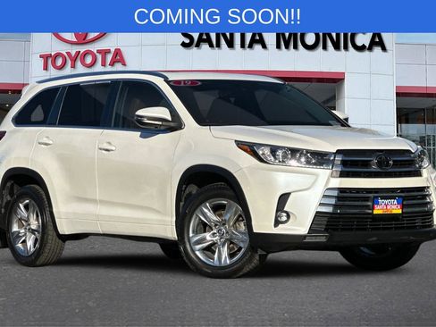 Used 2019 Toyota Highlander Limited image 2