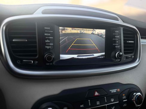 Used 2020 Kia Sorento LX FWD image 30