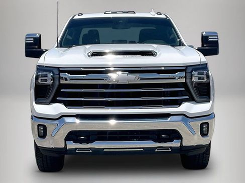 Used 2026 Chevrolet Silverado 2500 LTZ AWD/4WD image 3