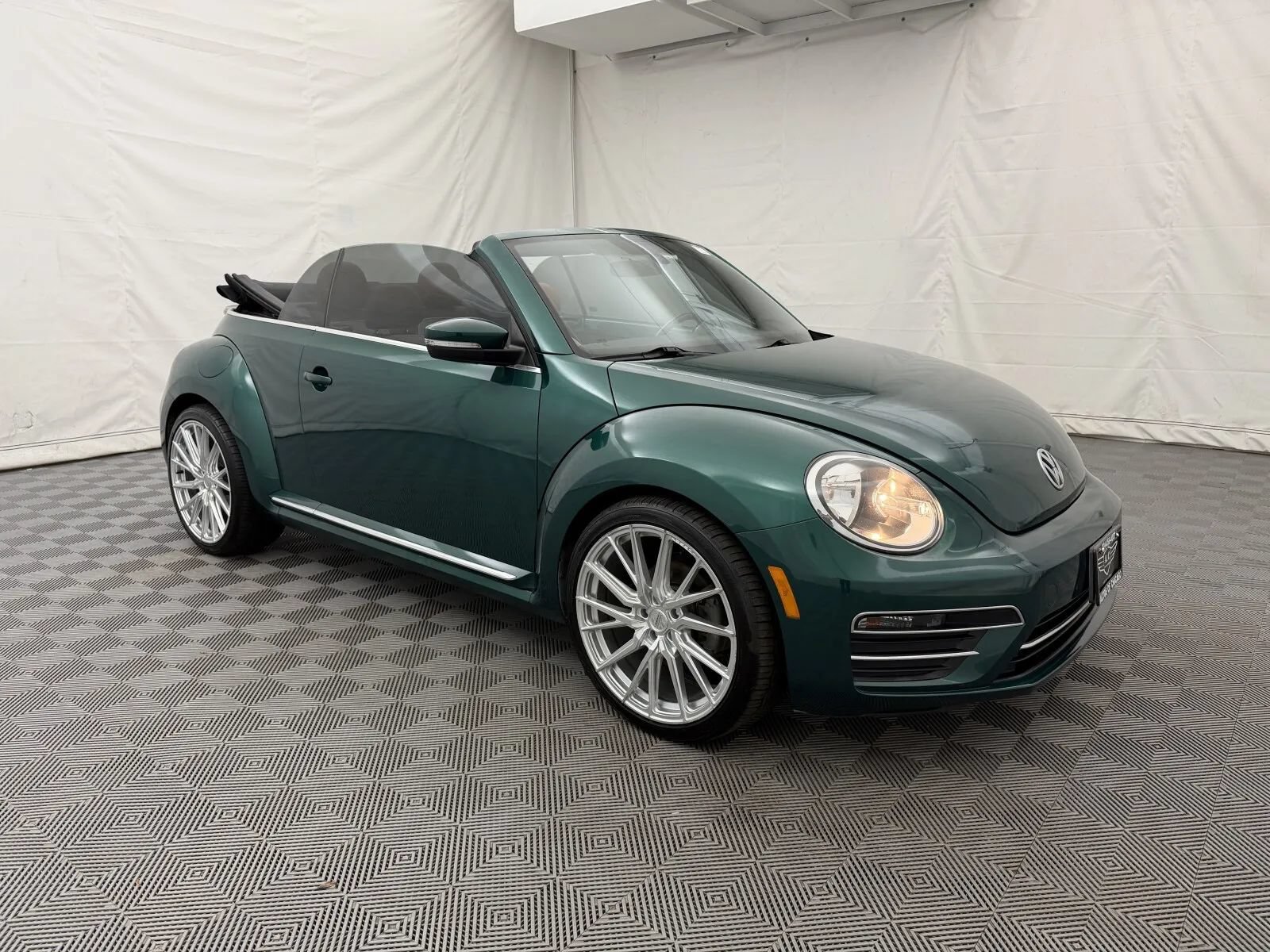 Used 2017 Volkswagen Beetle 1.8T S FWD image 4
