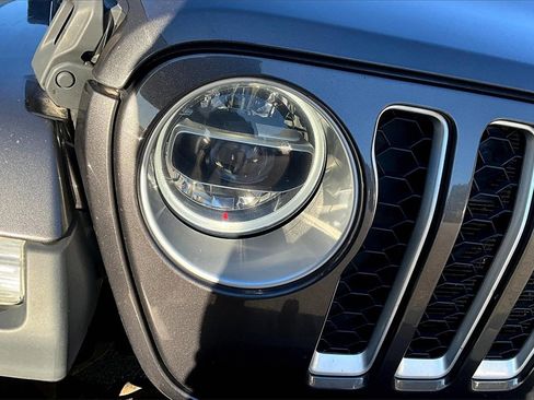 Used 2020 Jeep Gladiator Overland w/ LED Lighting Group image 27