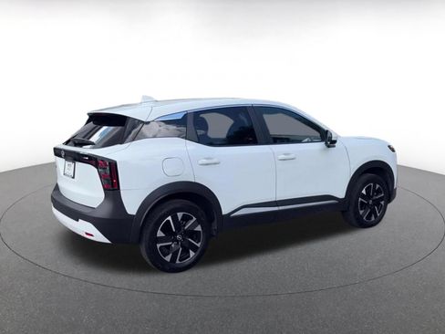 Used 2025 Nissan Kicks SV AWD/4WD image 10