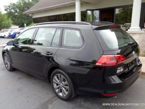 Used 2017 Volkswagen Golf S AWD/4WD image 4