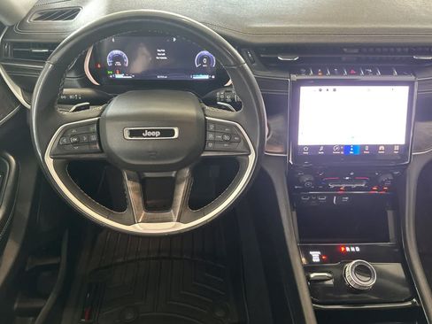 Used 2023 Jeep Grand Cherokee Limited w/ Black Appearance Package AWD/4WD image 14