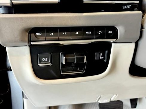 Used 2025 Cadillac Escalade Sport Platinum AWD/4WD image 18