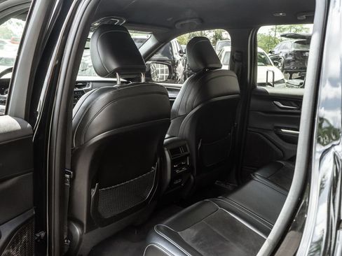 Used 2023 Jeep Grand Cherokee Altitude AWD/4WD image 20