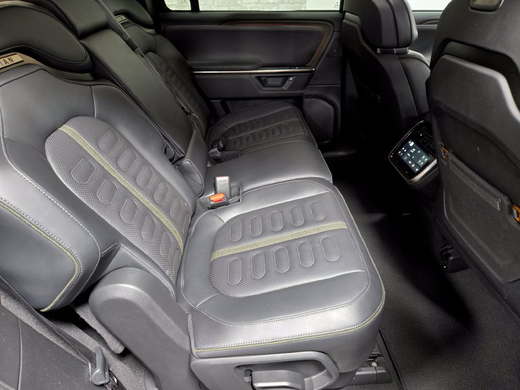 Used 2025 Rivian R1S Adventure Dual AWD/4WD image 47