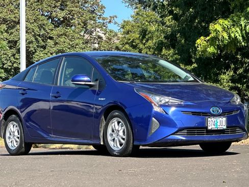 Used 2017 Toyota Prius Two FWD image 9