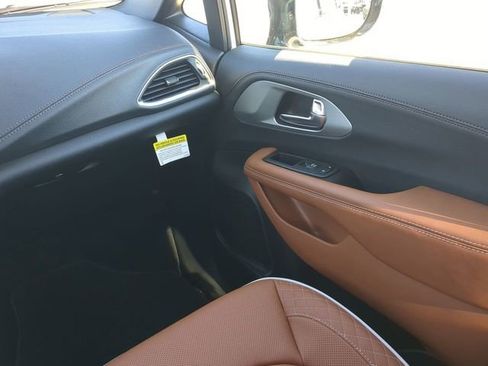 New 2026 Chrysler Pacifica Pinnacle w/ Trailer Tow Group image 22