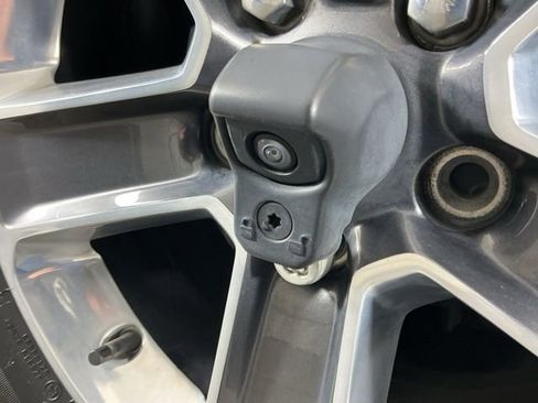 Used 2021 Jeep Wrangler Unlimited Sahara w/ Uconnect 4C Nav & Sound Group AWD/4WD image 9