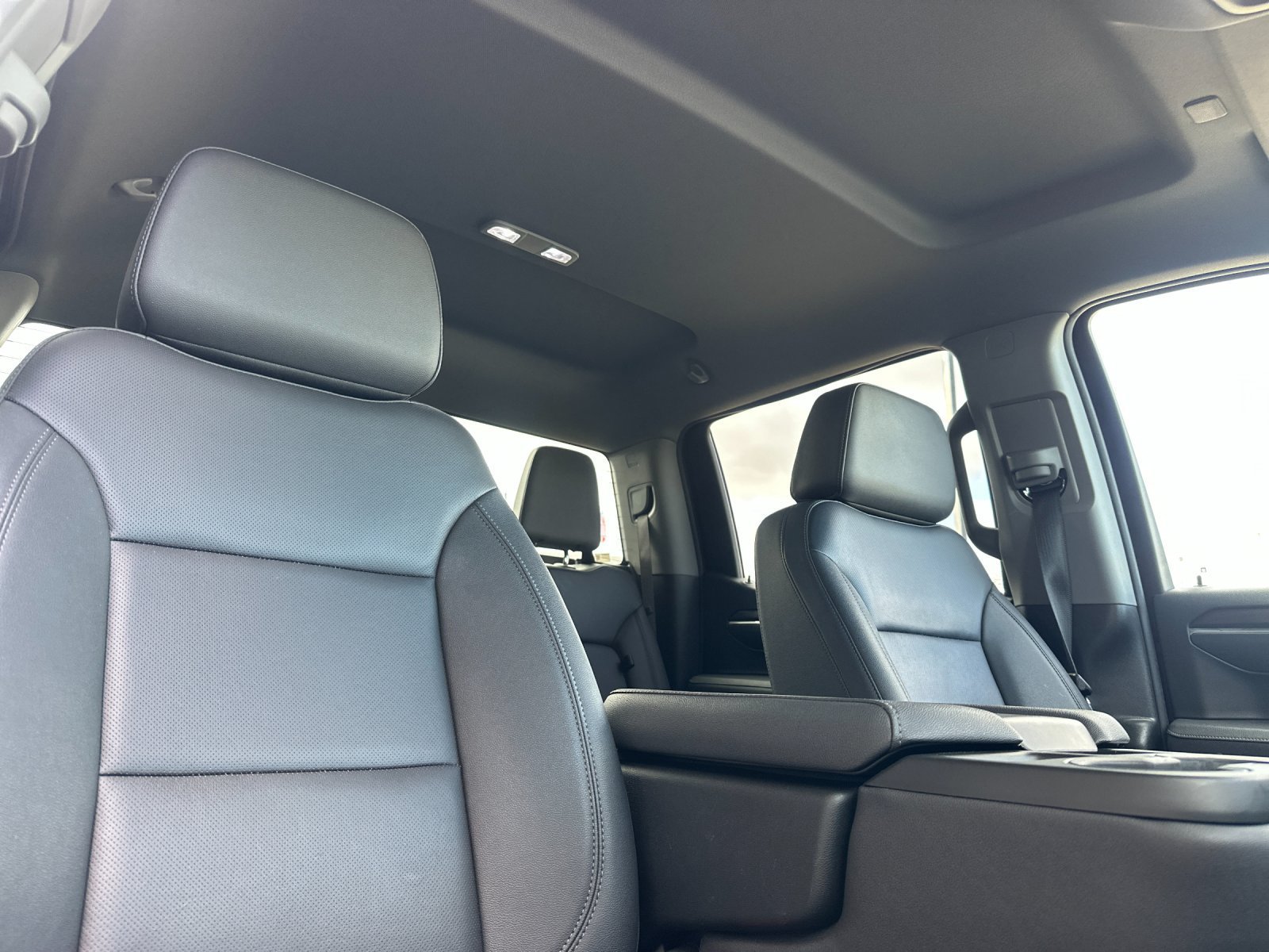 Used 2025 GMC Sierra 1500 SLT AWD/4WD image 17