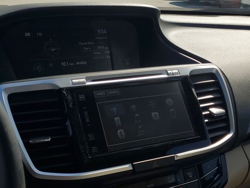 Used 2017 Honda Accord EX-L image 25