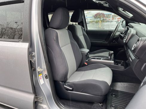 Used 2020 Toyota Tacoma TRD Off-Road image 19