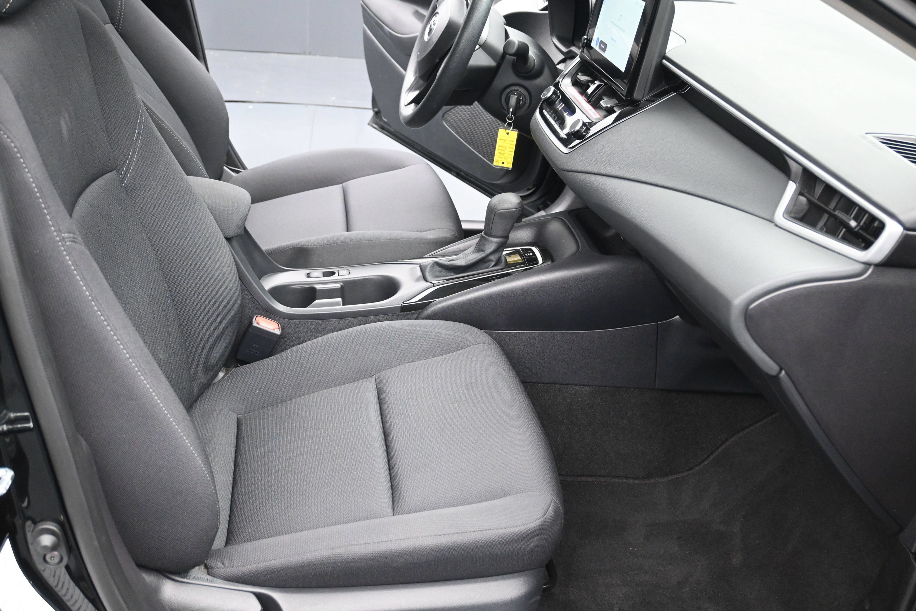 Used 2026 Toyota Corolla LE FWD image 25