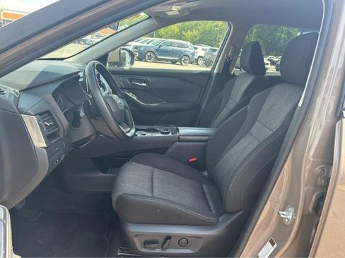 Used 2025 Nissan Rogue SV AWD/4WD image 18
