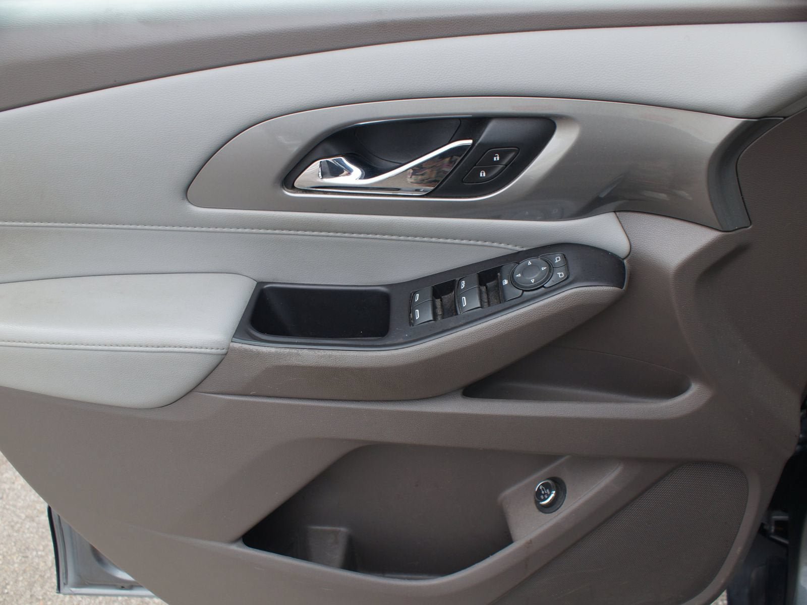 Used 2020 Chevrolet Traverse LT FWD image 20