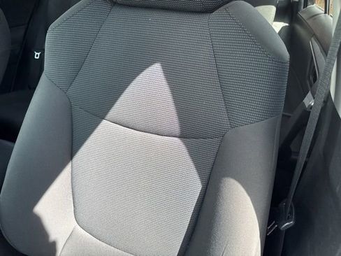 Used 2021 Toyota RAV4 LE image 10