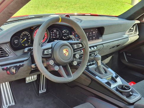 Certified 2025 Porsche 911 GT3 RS RWD image 4