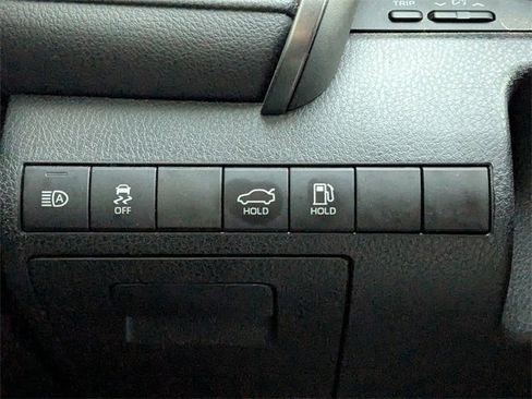 Used 2022 Toyota Camry SE image 19