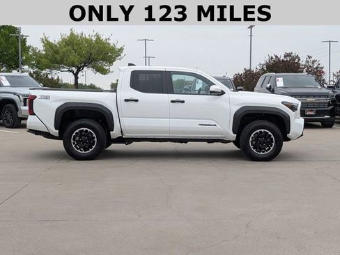 Used 2024 Toyota Tacoma TRD Off-Road w/ TRD Off Road Upgrade Package AWD/4WD image 4